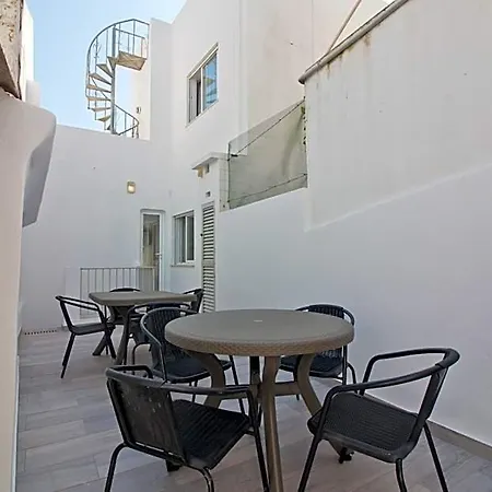 New Village 2* Λάγος