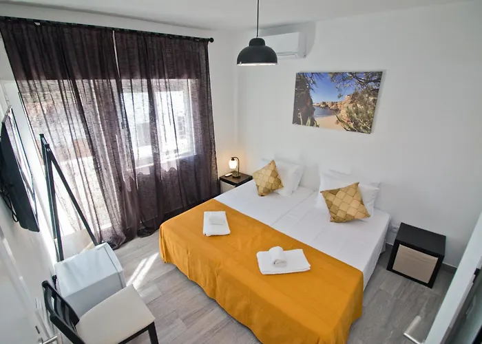 New Village Lodge *